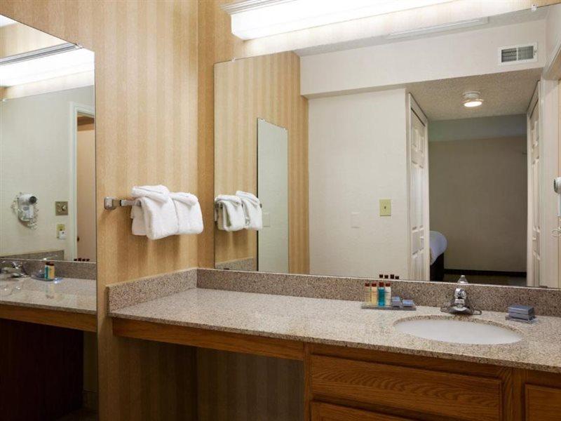 Hawthorn Suites Of Трой Екстериор снимка