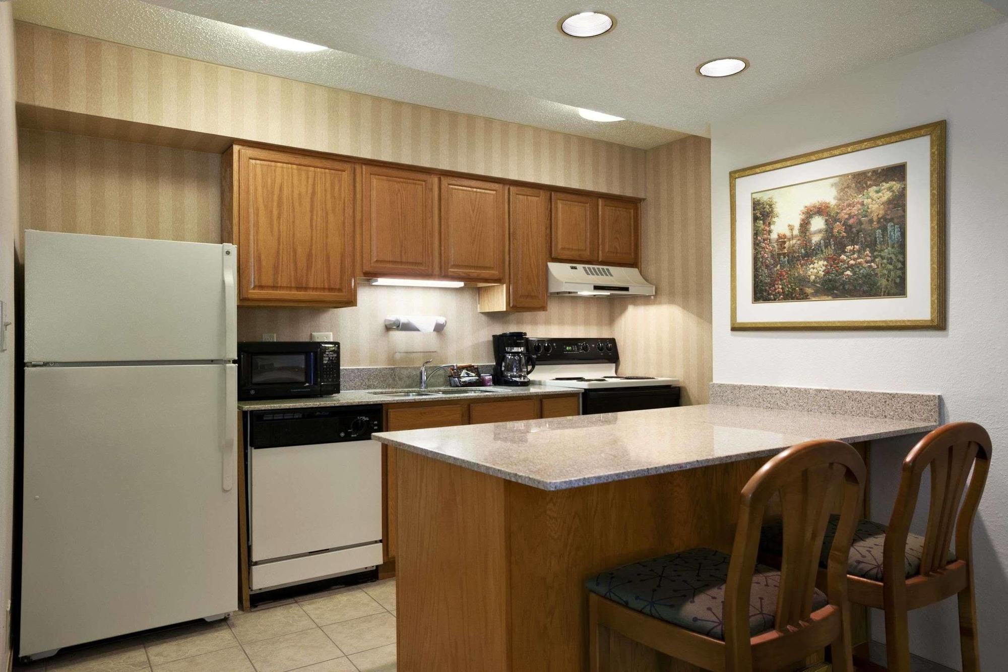 Hawthorn Suites Of Трой Екстериор снимка