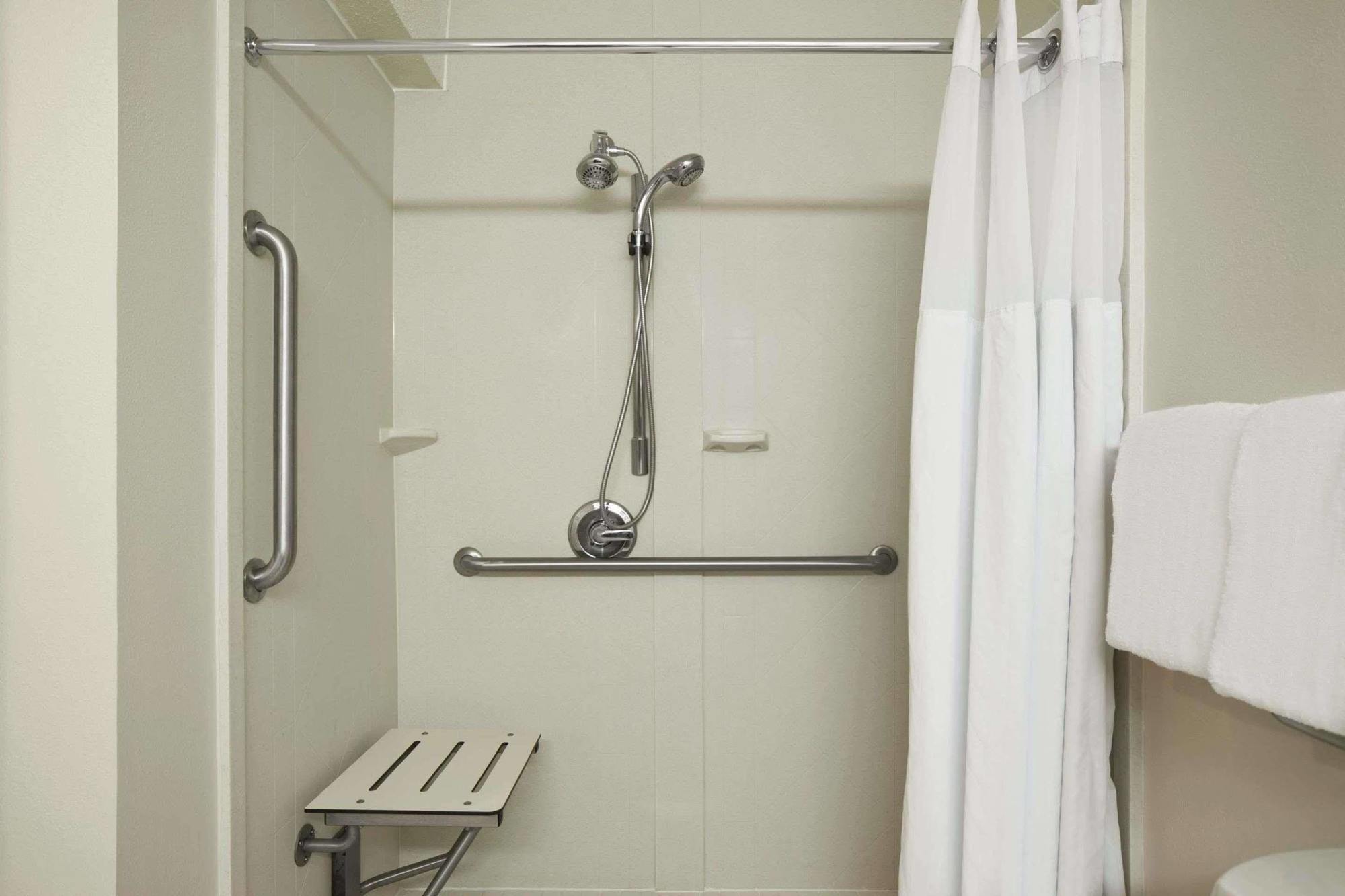 Hawthorn Suites Of Трой Екстериор снимка