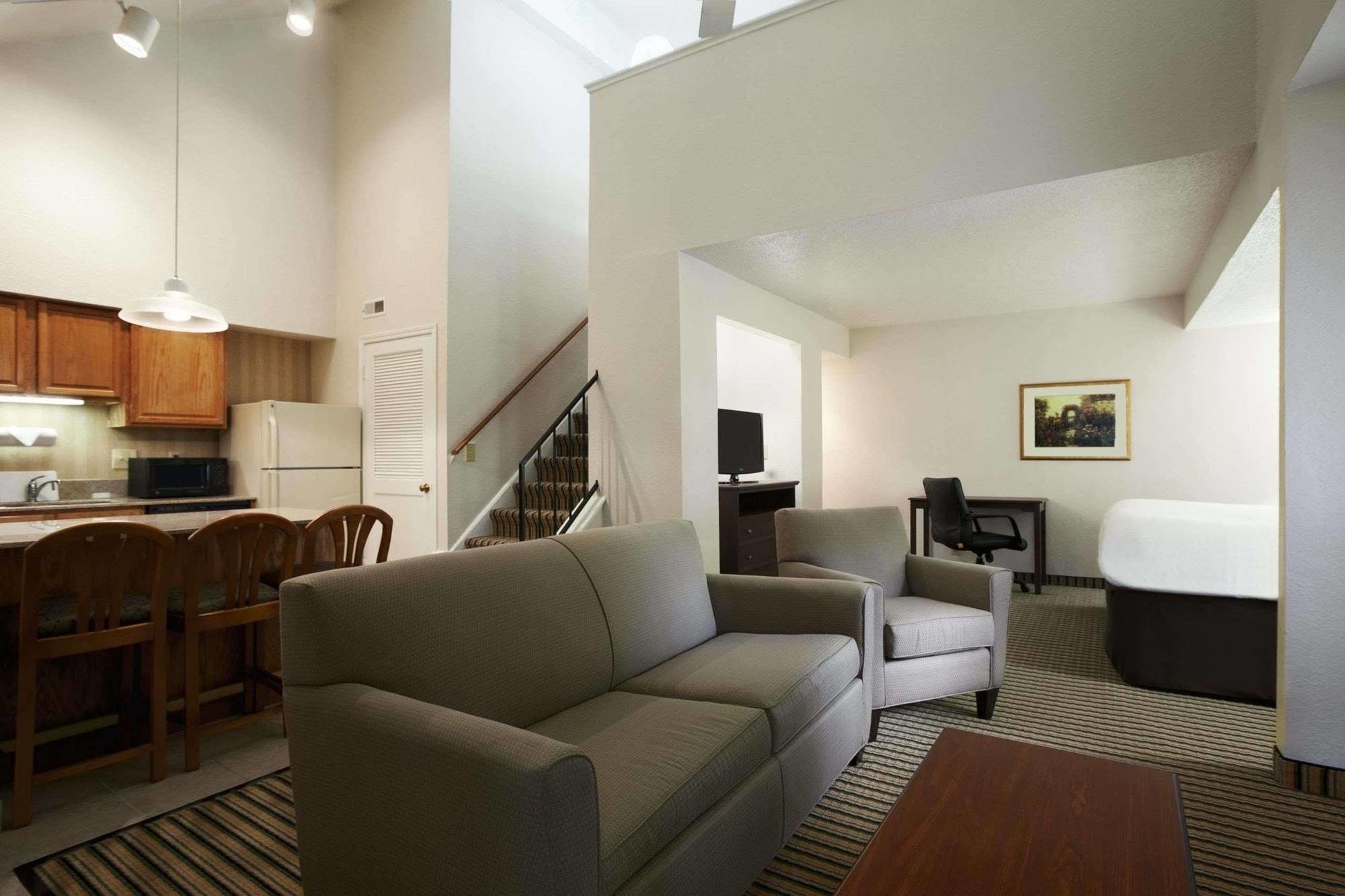 Hawthorn Suites Of Трой Екстериор снимка
