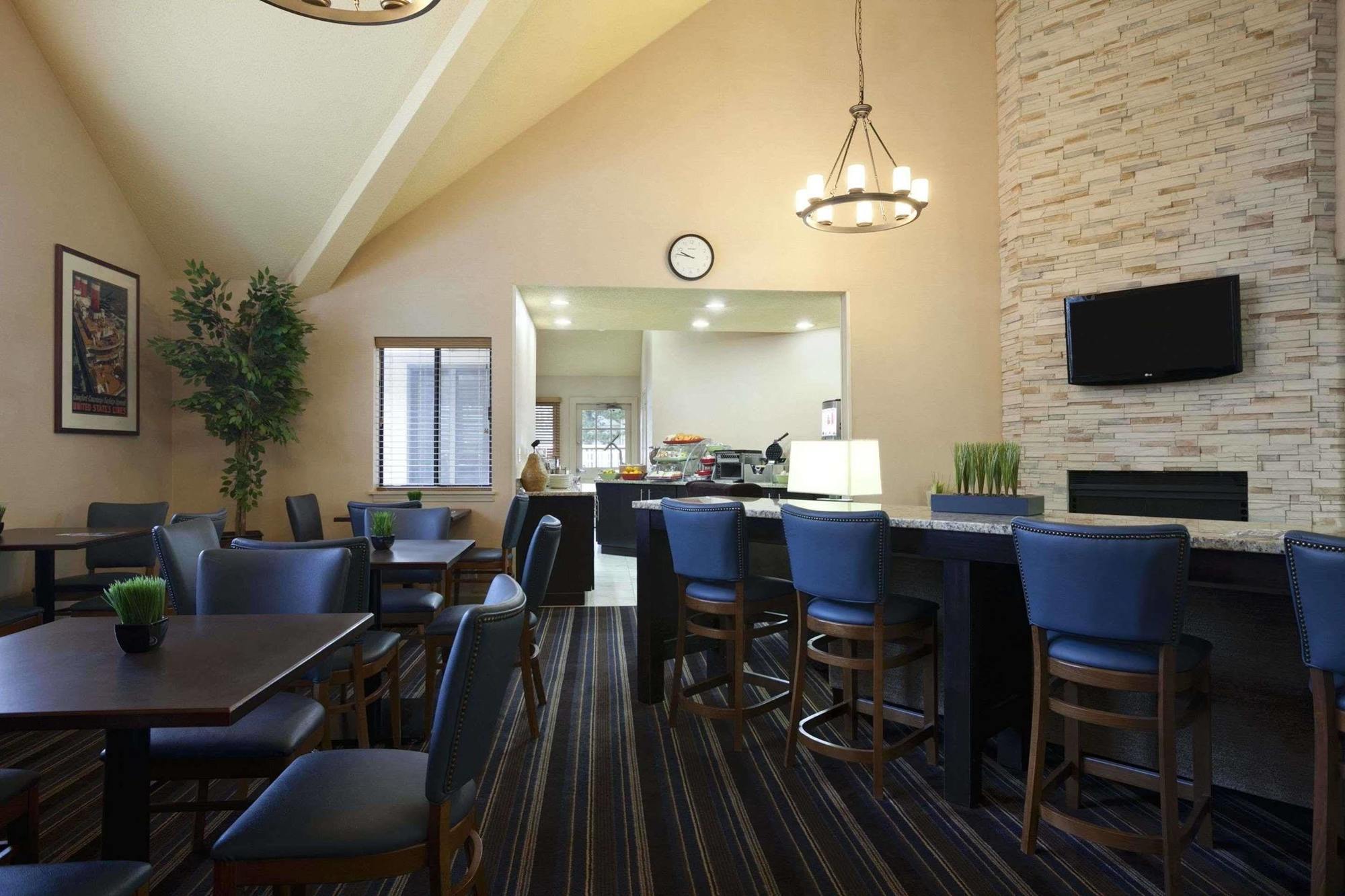 Hawthorn Suites Of Трой Екстериор снимка